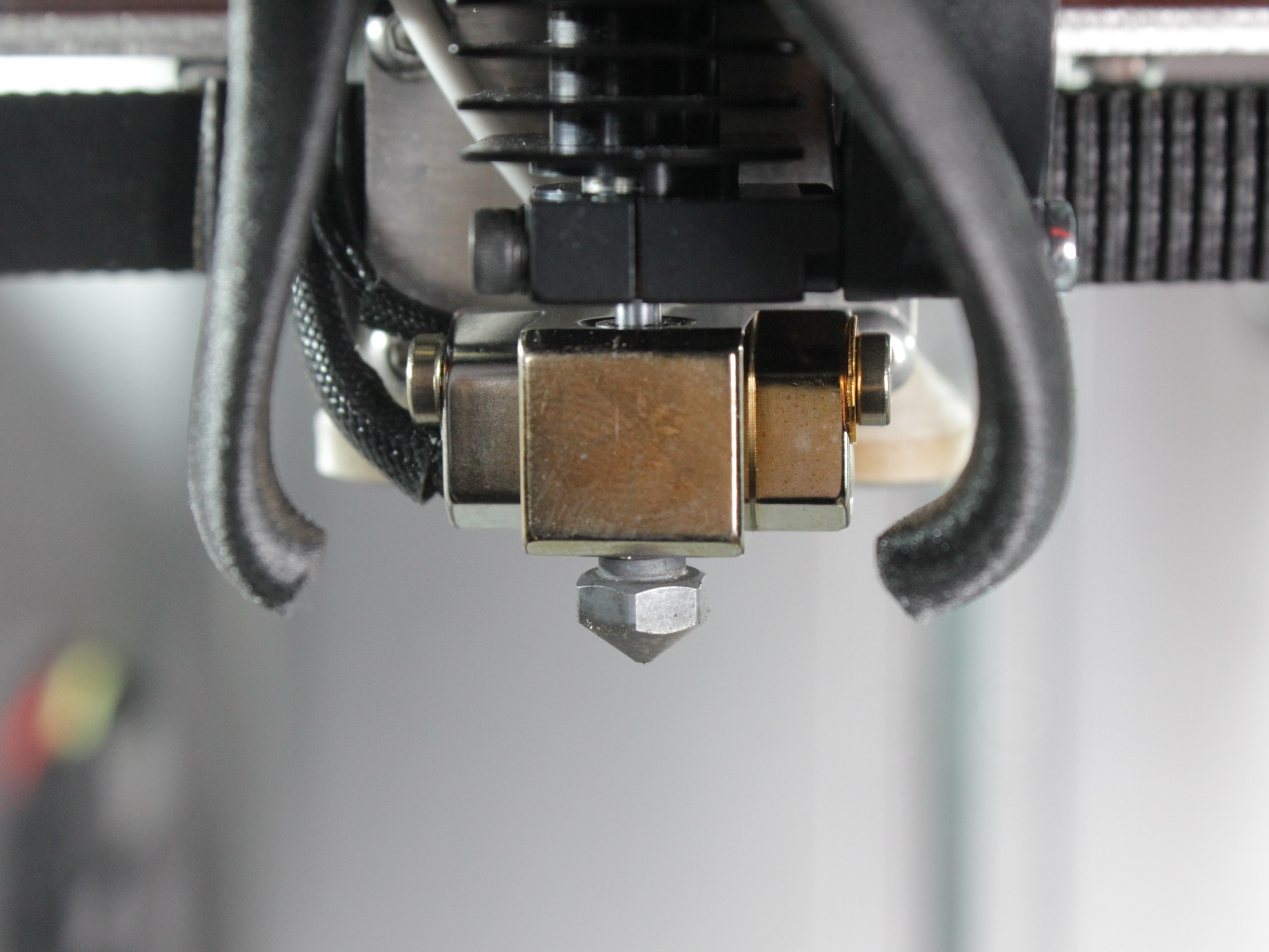 Heat break position check showing maximum 1mm protrusion from heat sink