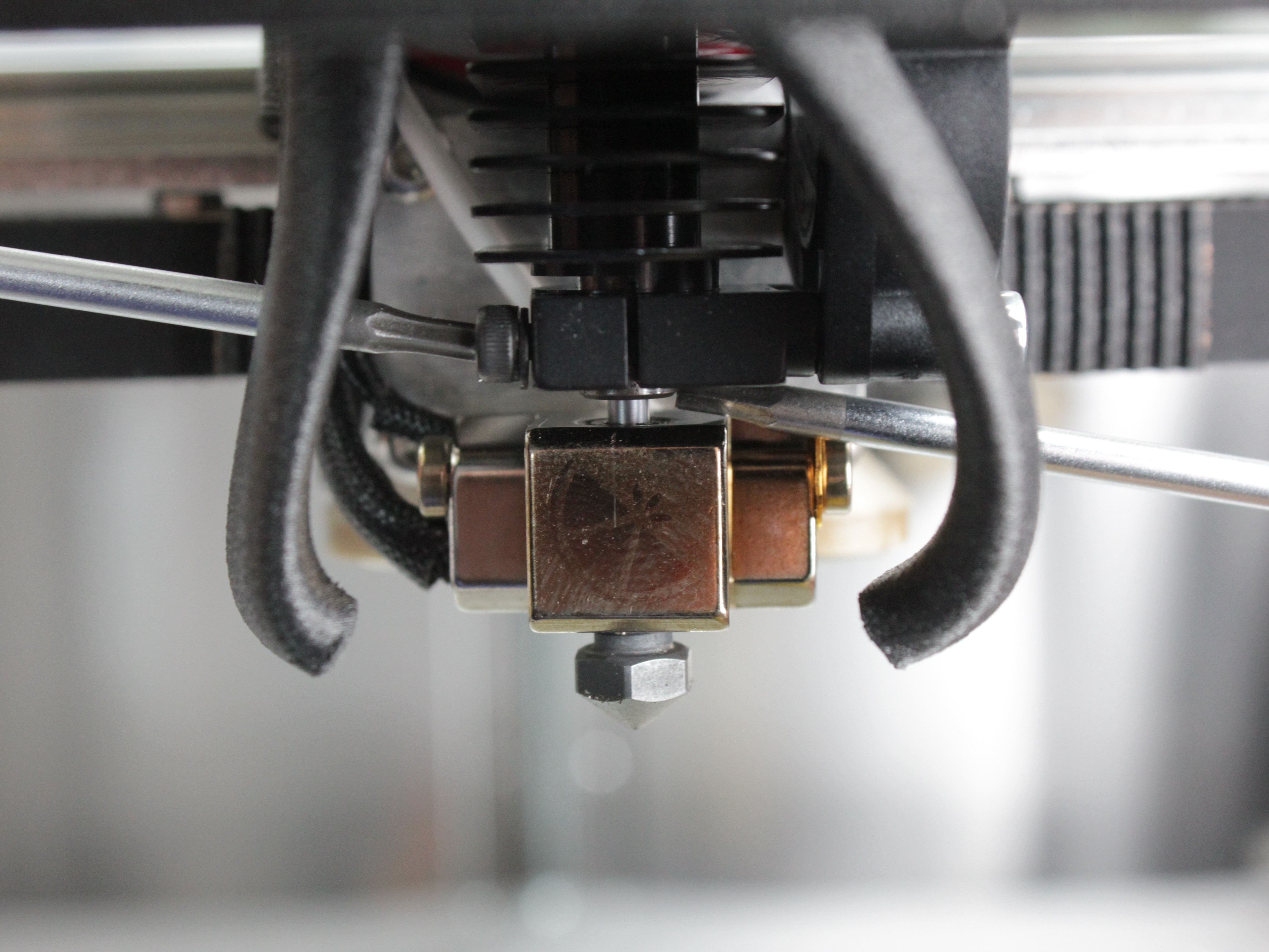 Two-screwdriver method for adjusting heater block