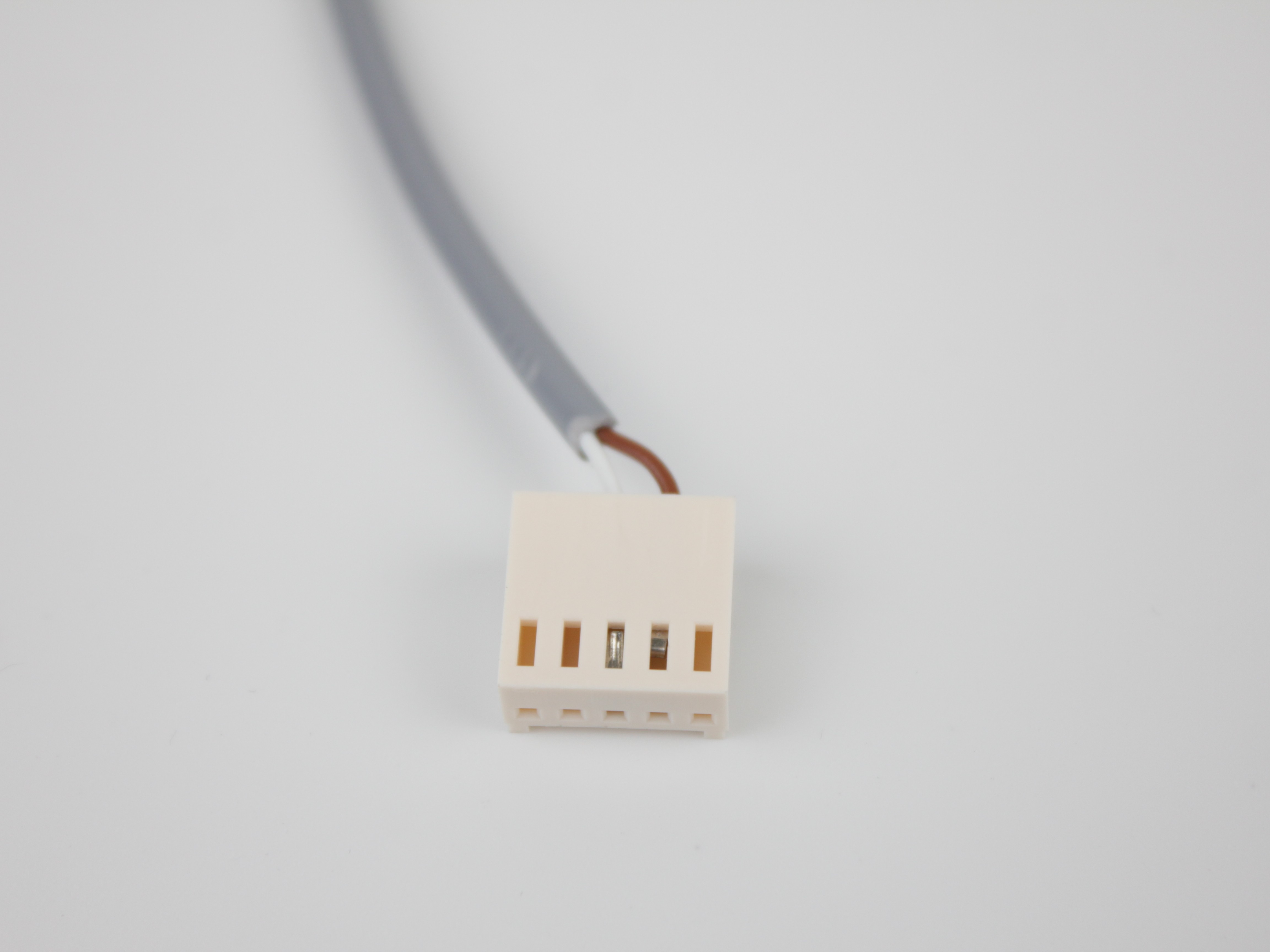 Close-up of endstop connector pins showing inspection points.