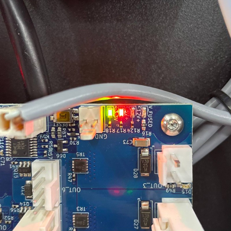 Mainboard power LEDs - 5V red and 3.3V green lit