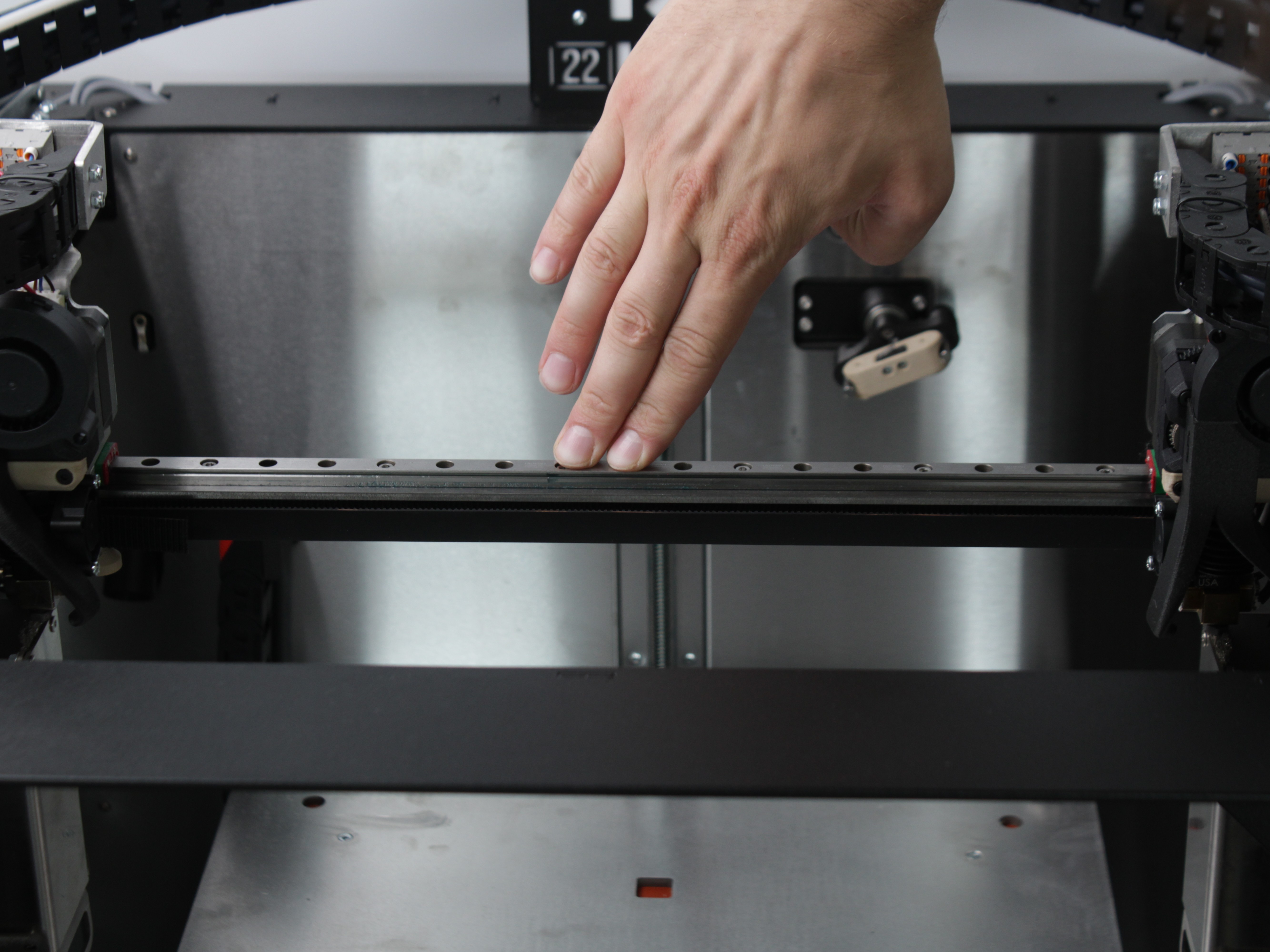 Manual crossbar straightening by applying pressure to correct bow