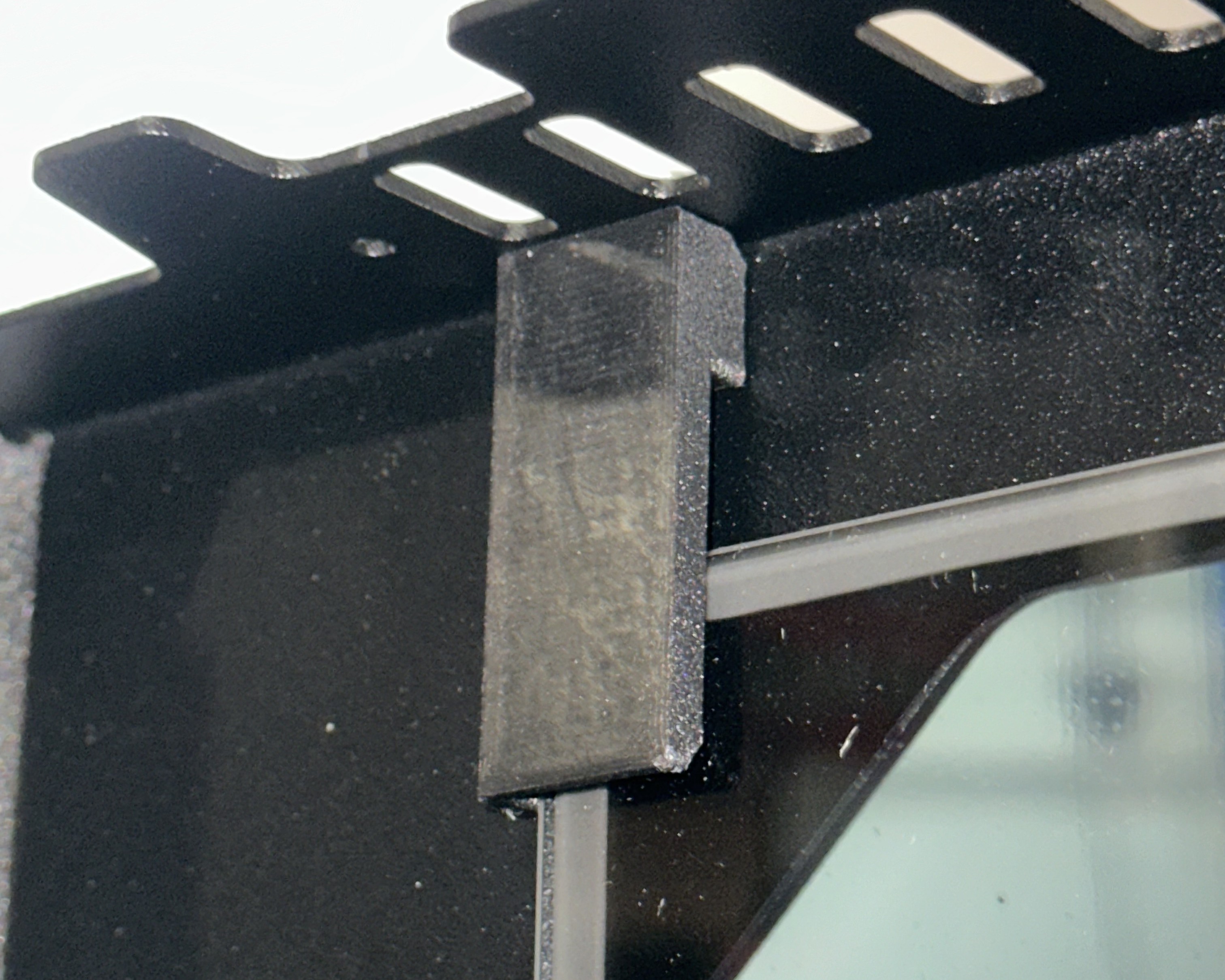 Right top corner of the glass frame showing the longer bracket