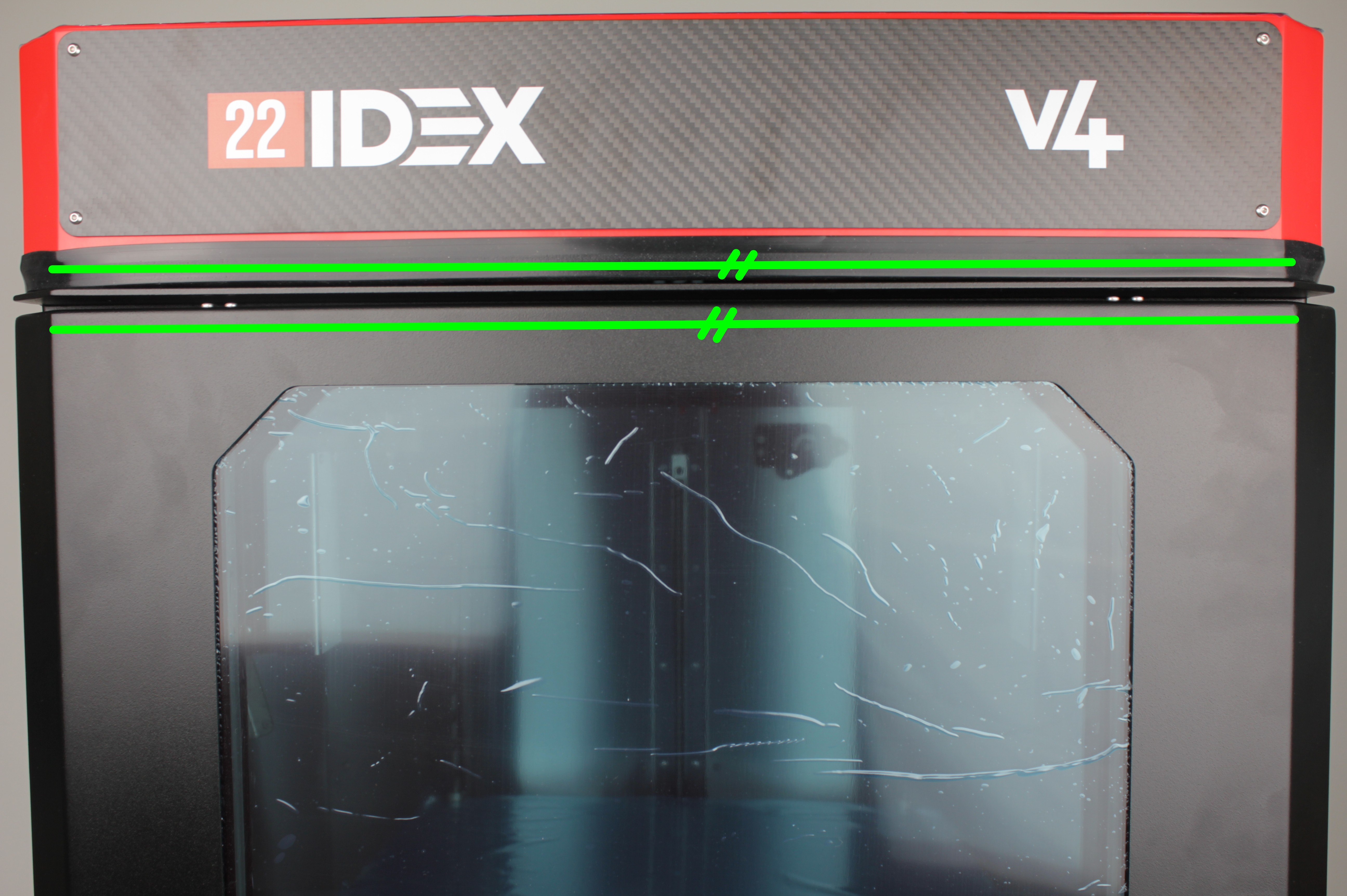 Top edge alignment check — green lines show parallel edges