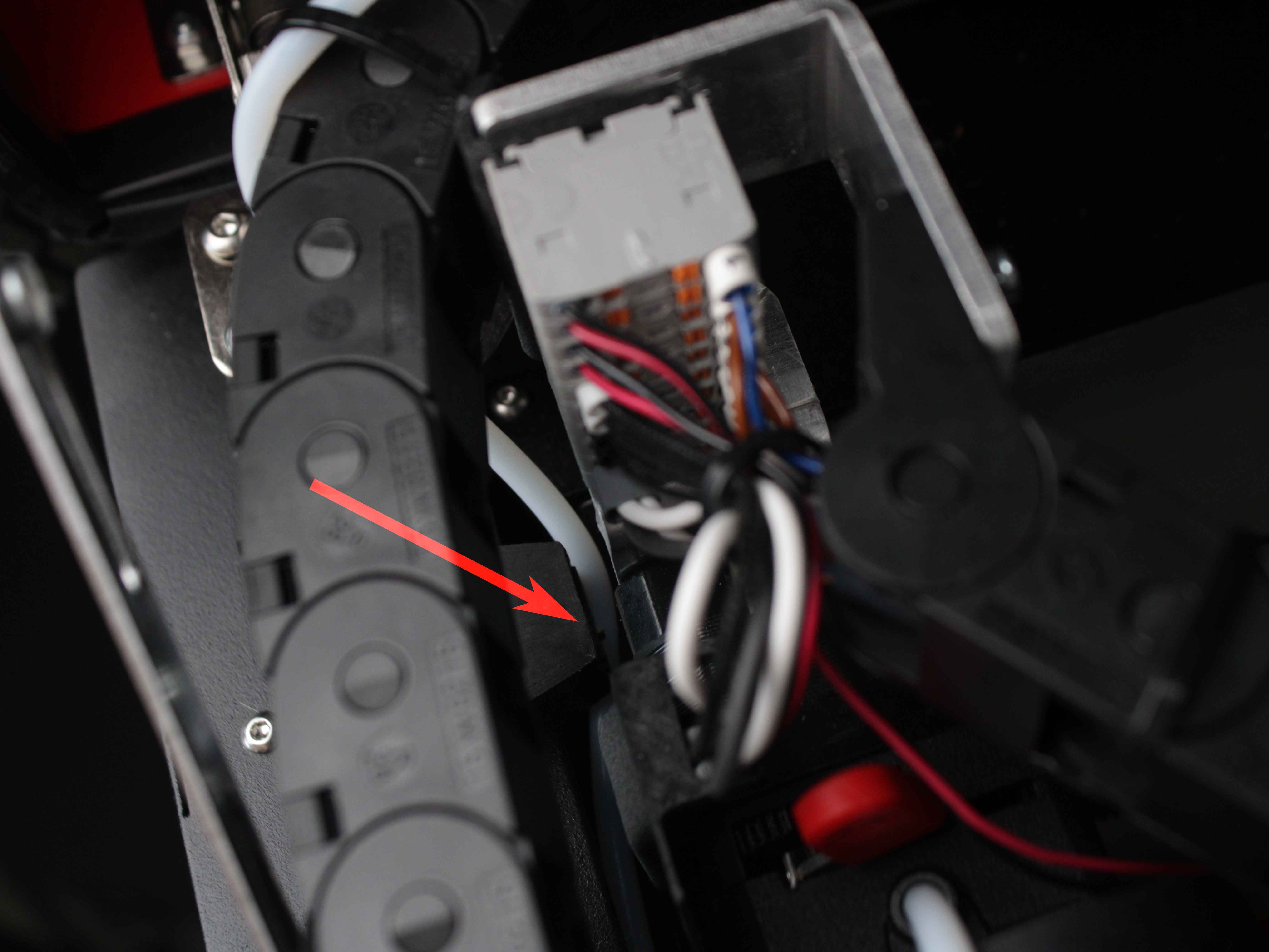 Extruder motor body overlapping with the X/U endstop switch lever.