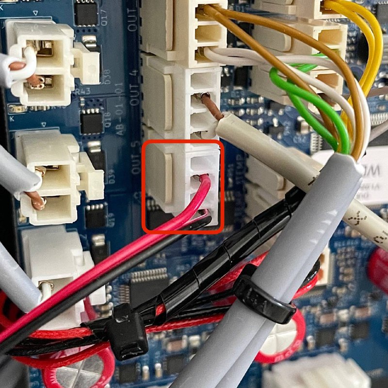Chamber fan connector on mainboard