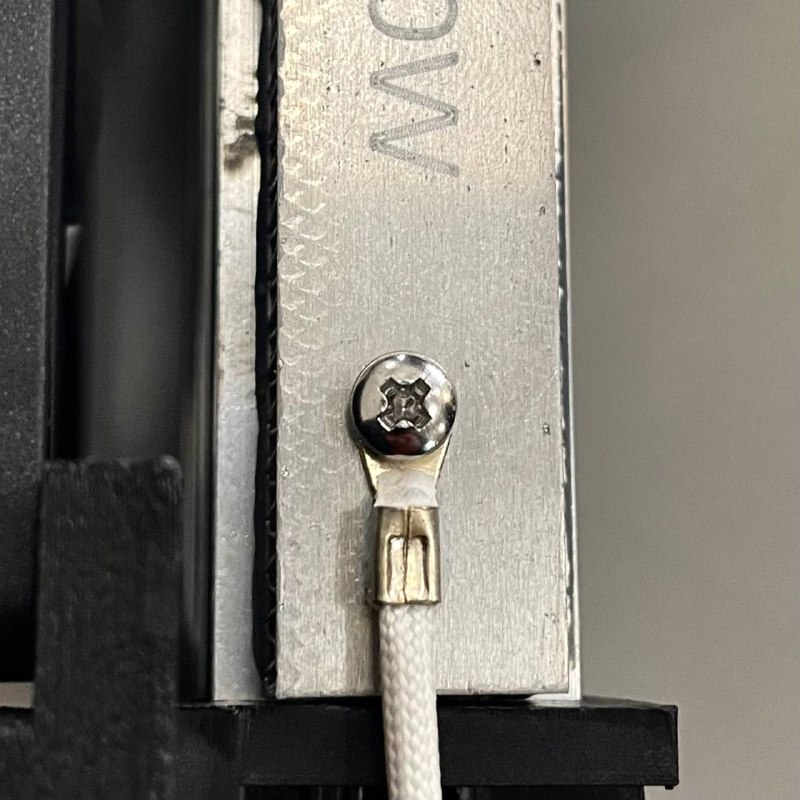 Chamber heater temperature sensor screw on the heater block