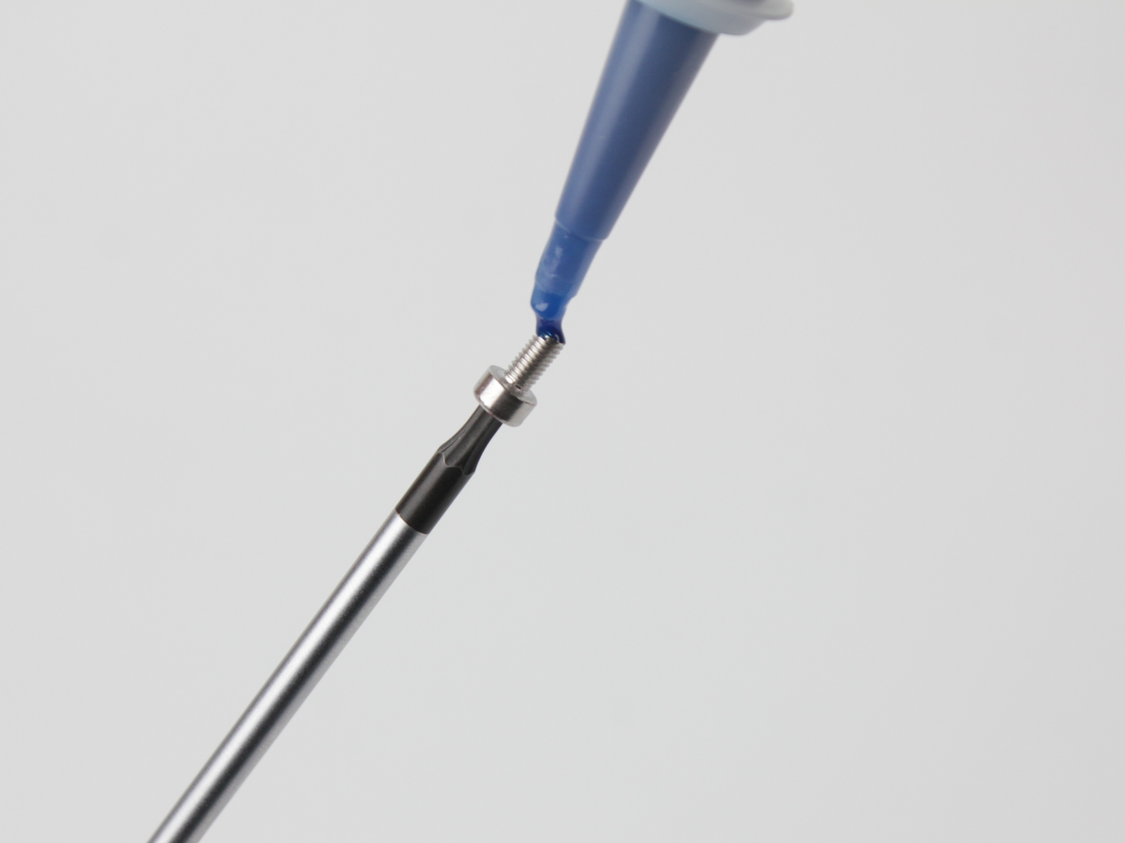 Applying threadlocker to M3×6 screws before installing bracket.