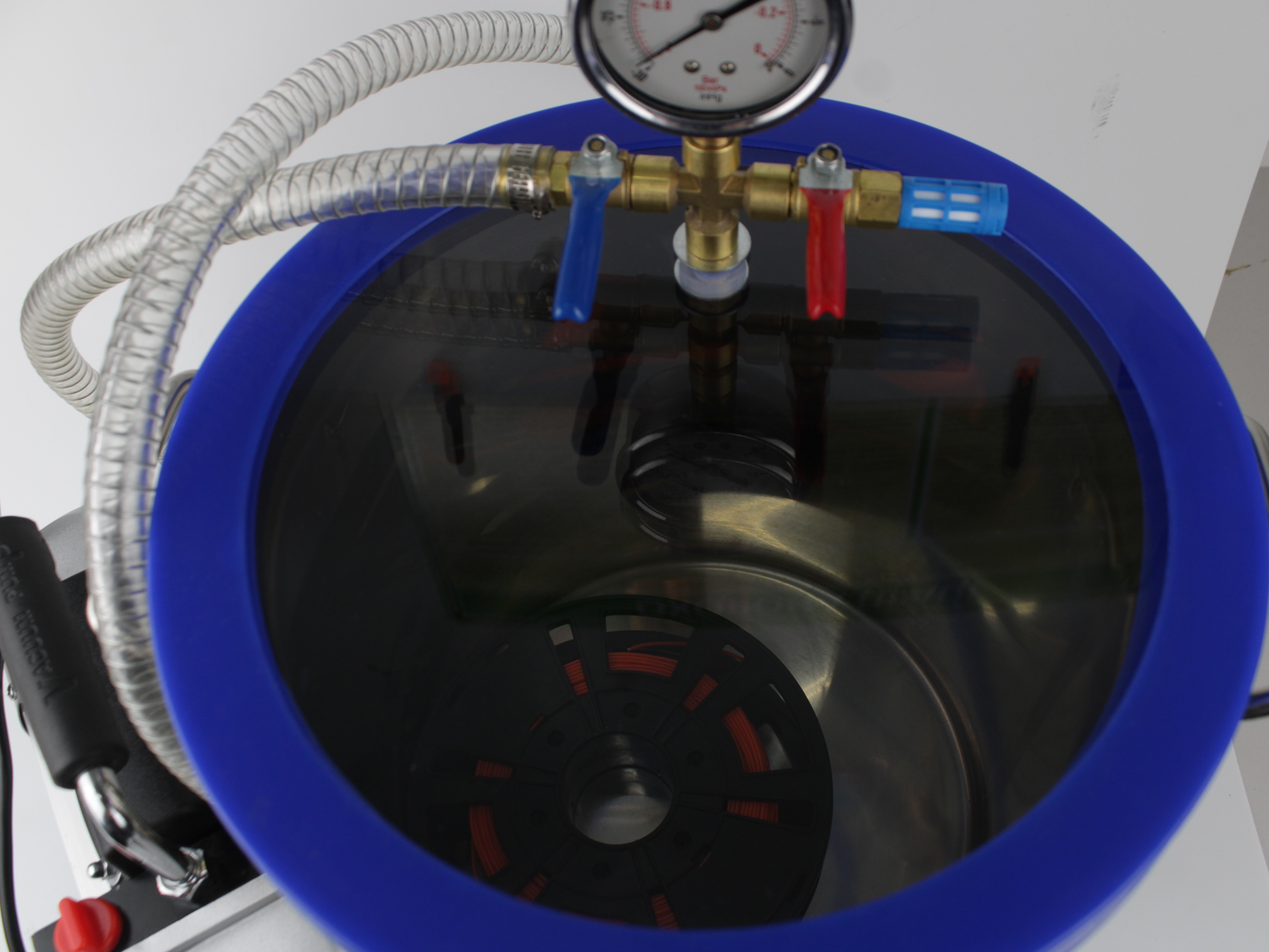 Vacuum chamber operating with filament inside