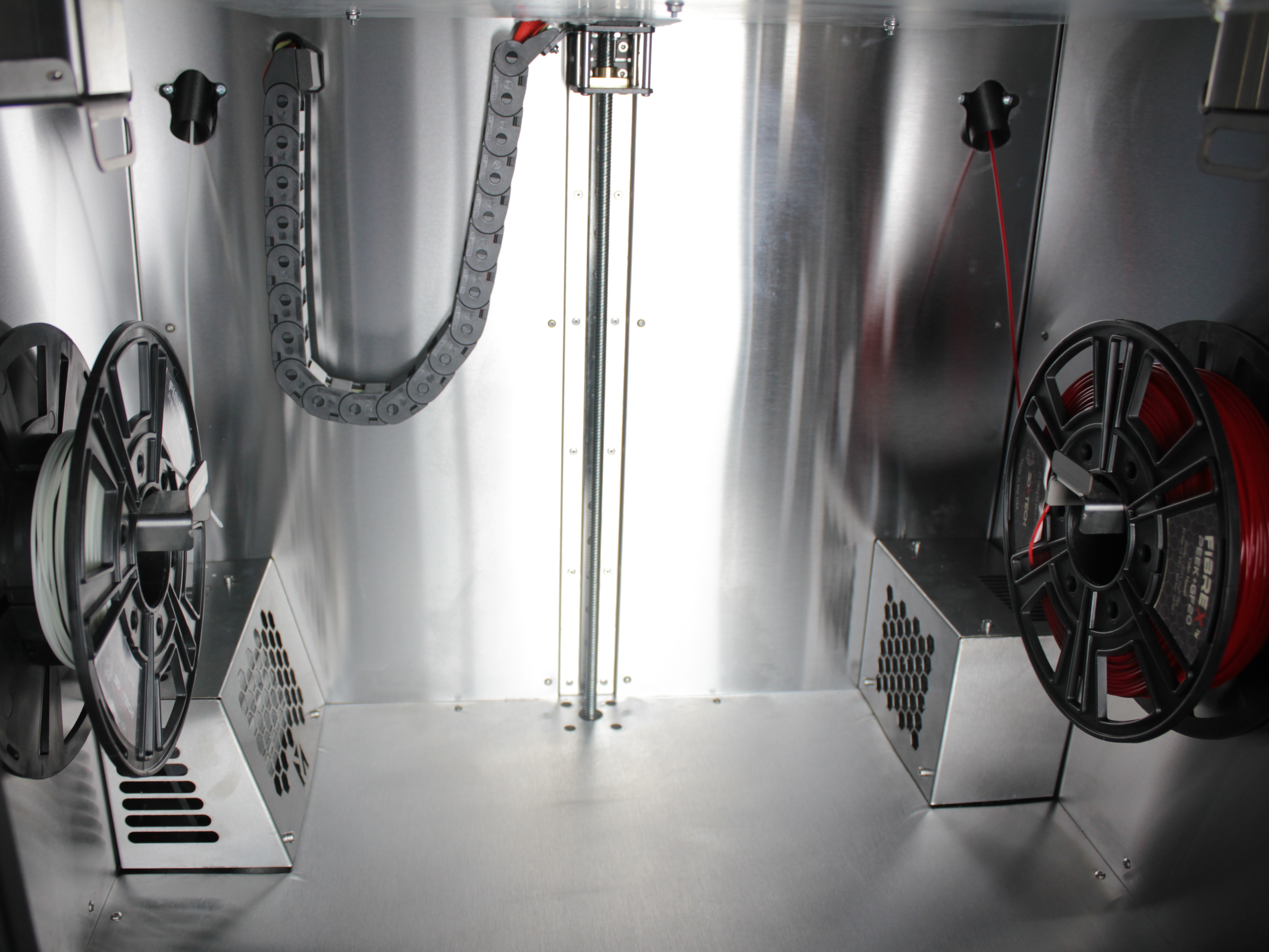 Contrasting filaments loaded in both toolheads - black in T0, white in T1