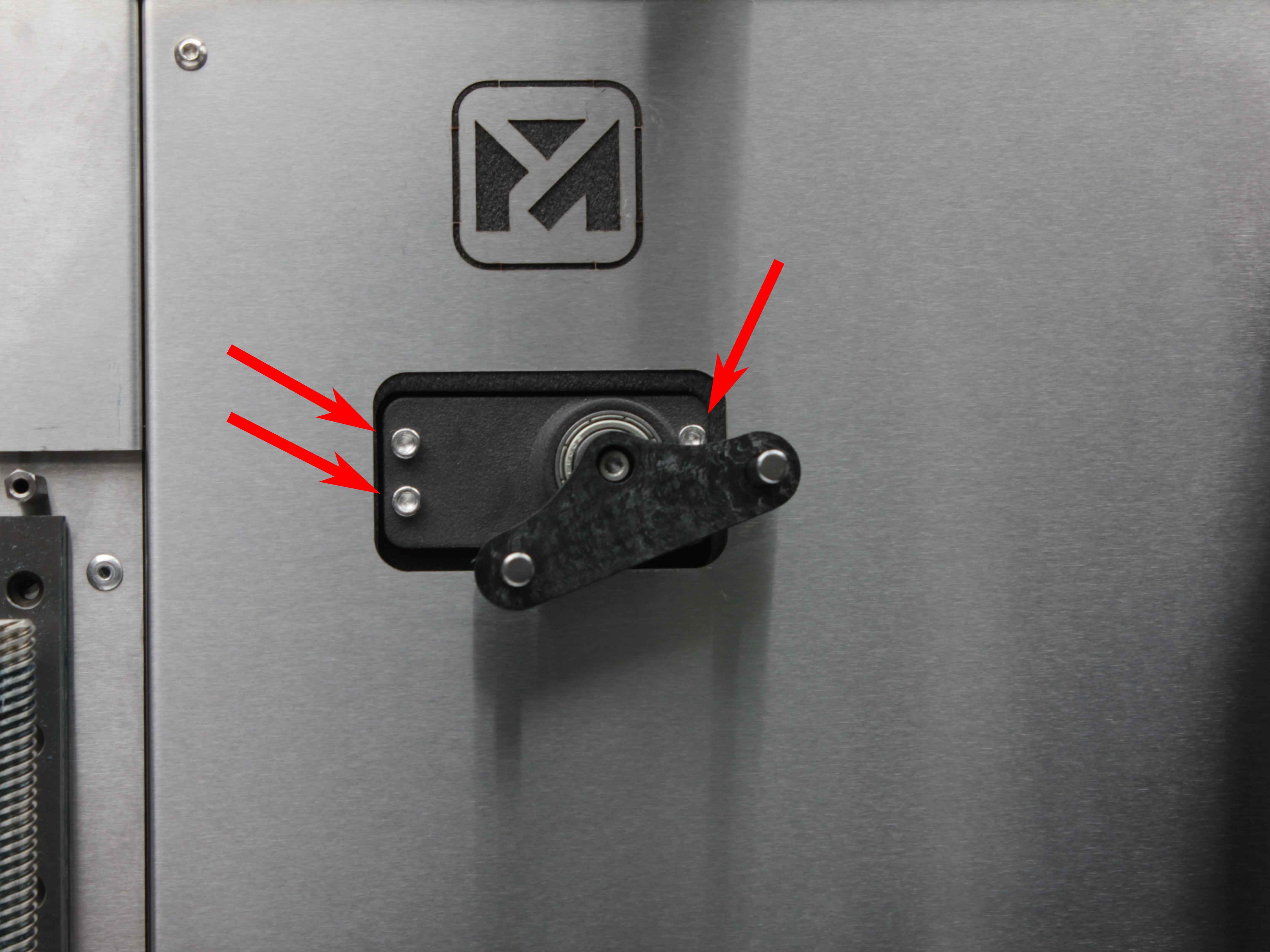 Servo at S0 – three mounting screws loosened one turn each
