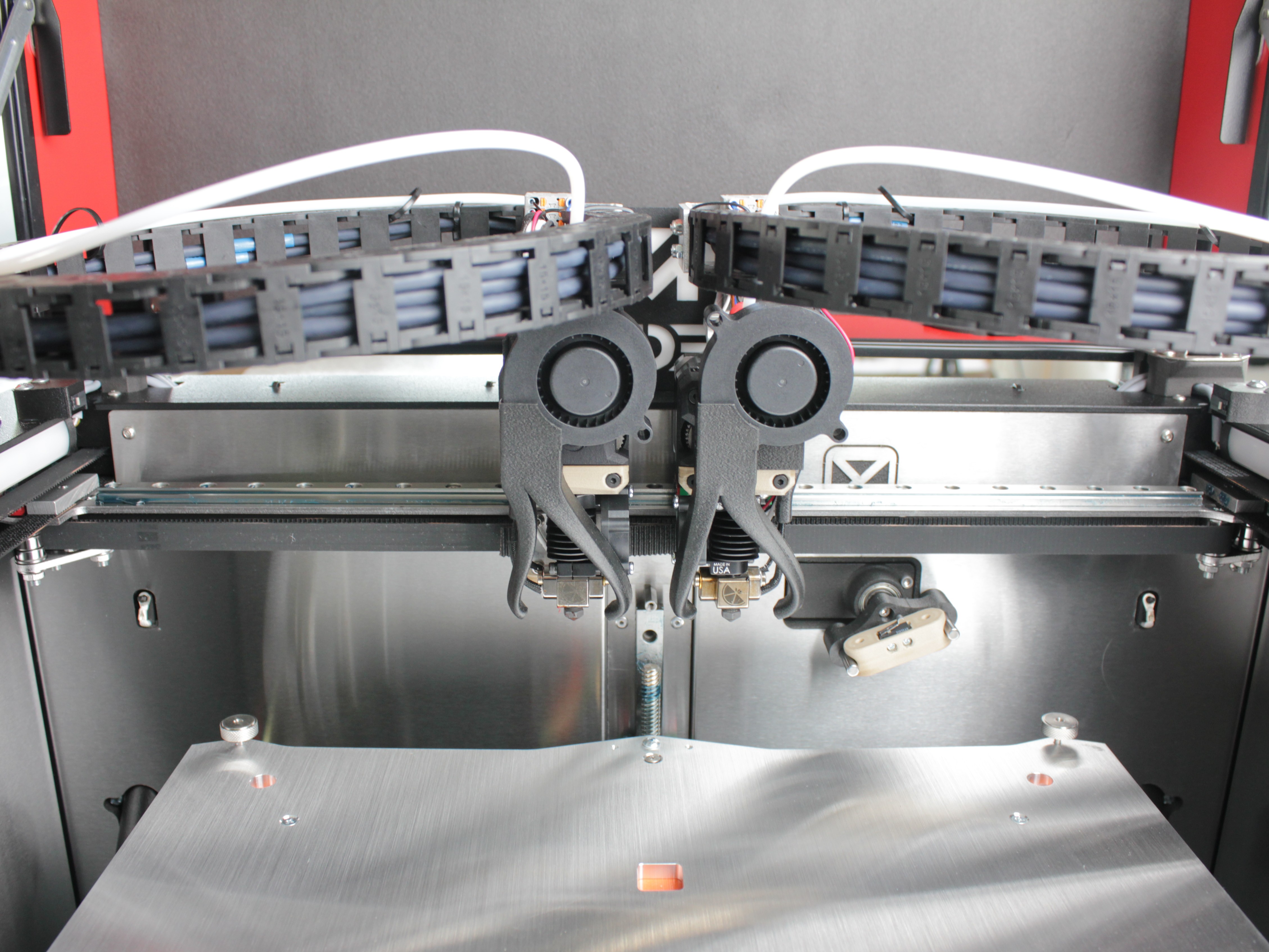 Gantry pushed fully to the rear - 22 IDEX logo visible on the back panel