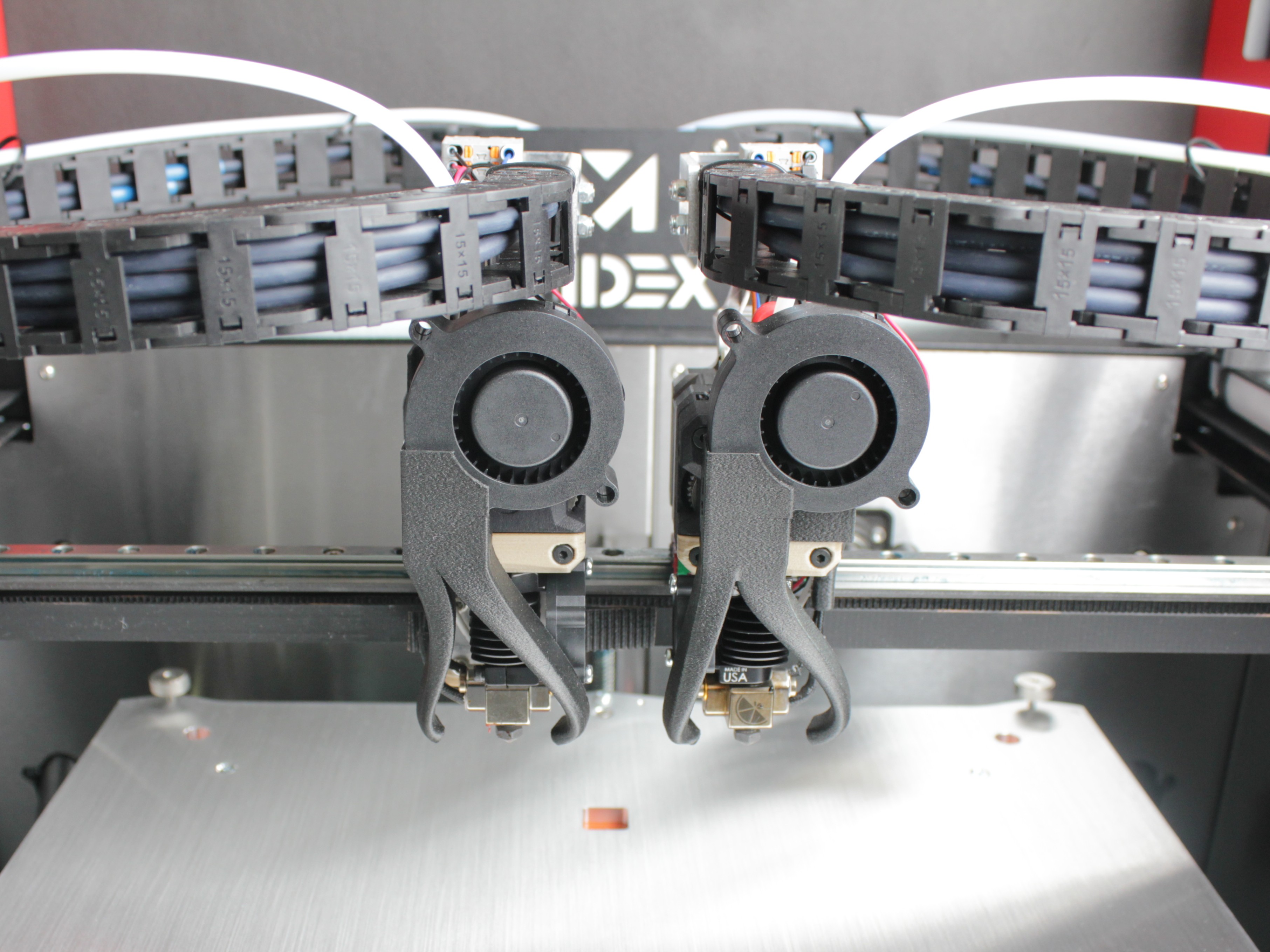 Both toolheads positioned at the center of the X-axis rail
