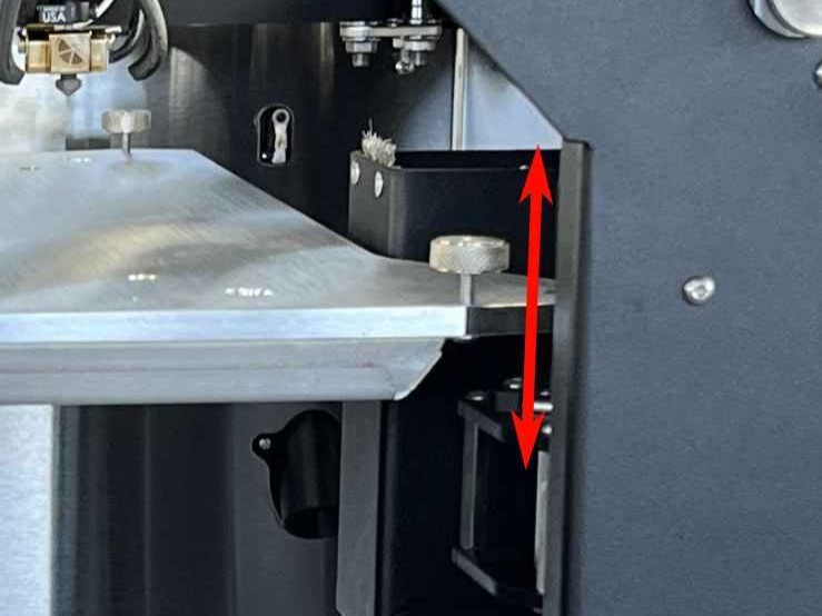 Checking bed play: gently lift the bed upward at a screw location. The bed should move up freely by 2–3 mm.
