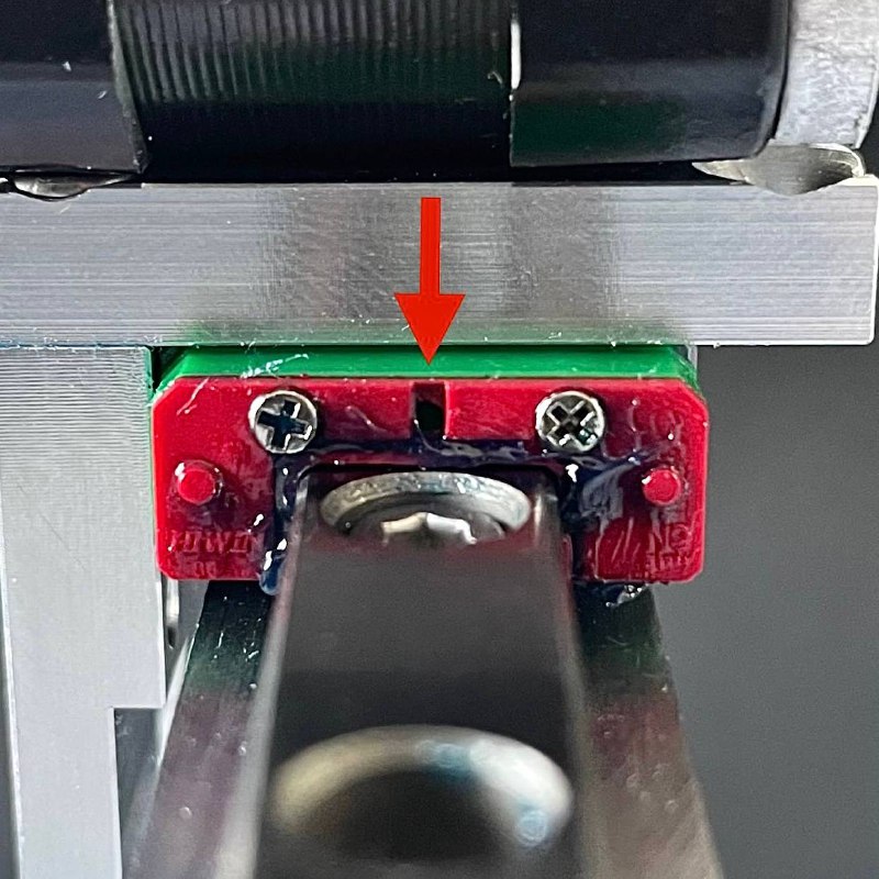Lubrication hole on the side of linear rail carriage