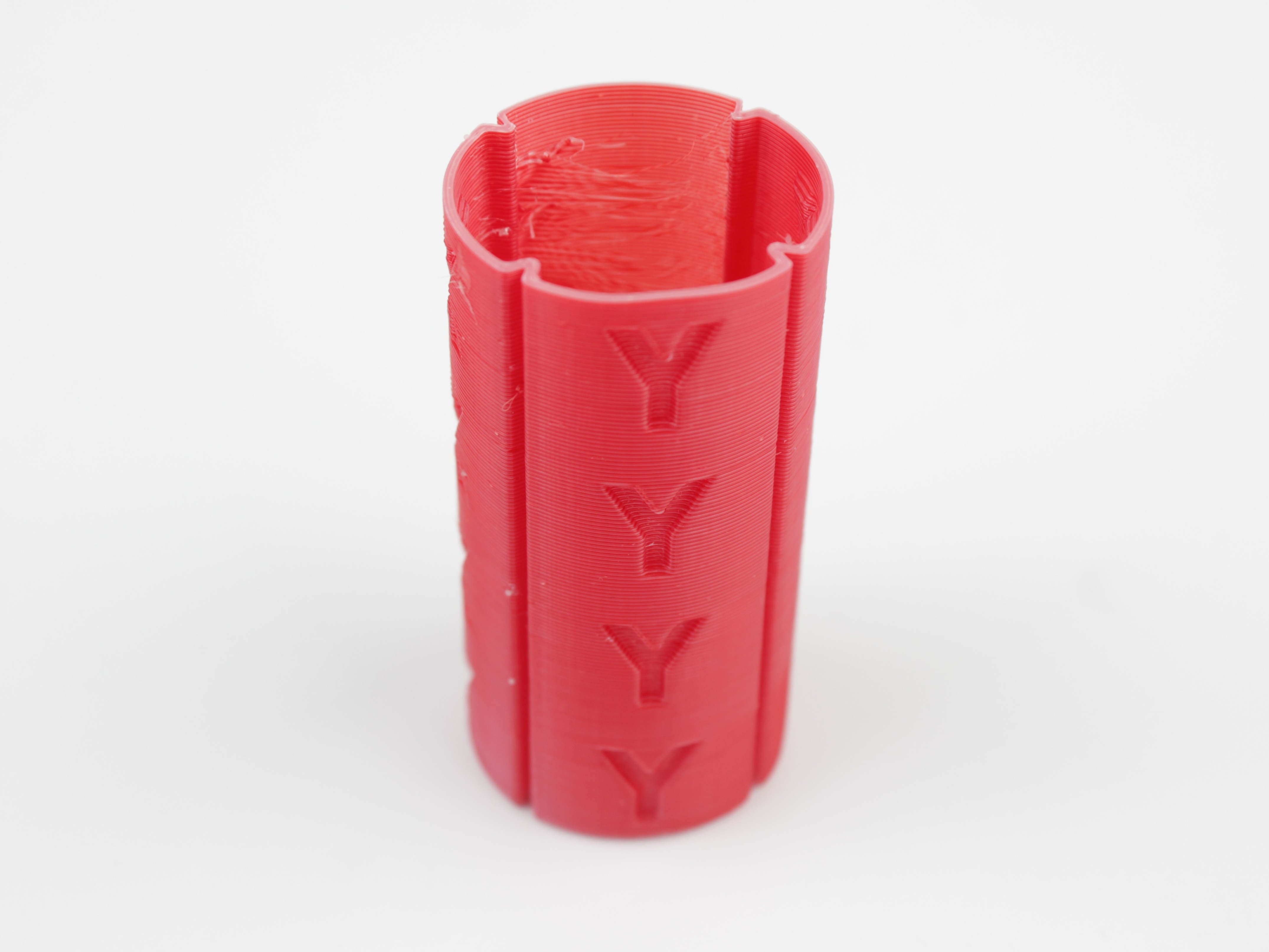Well-aligned cylinder showing equal color distribution from all viewing angles