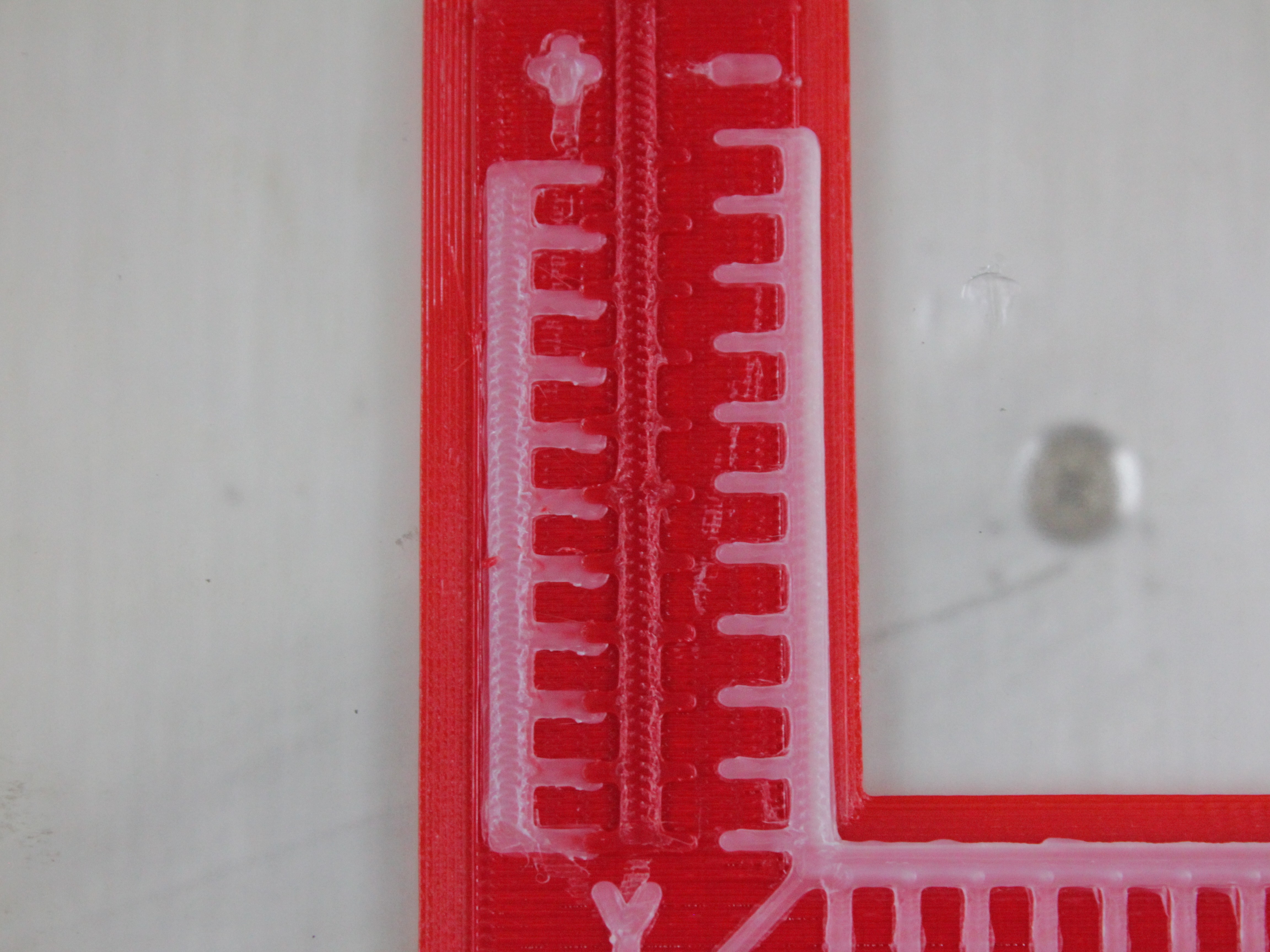 Misaligned line pattern - visible step and offset between toolhead lines