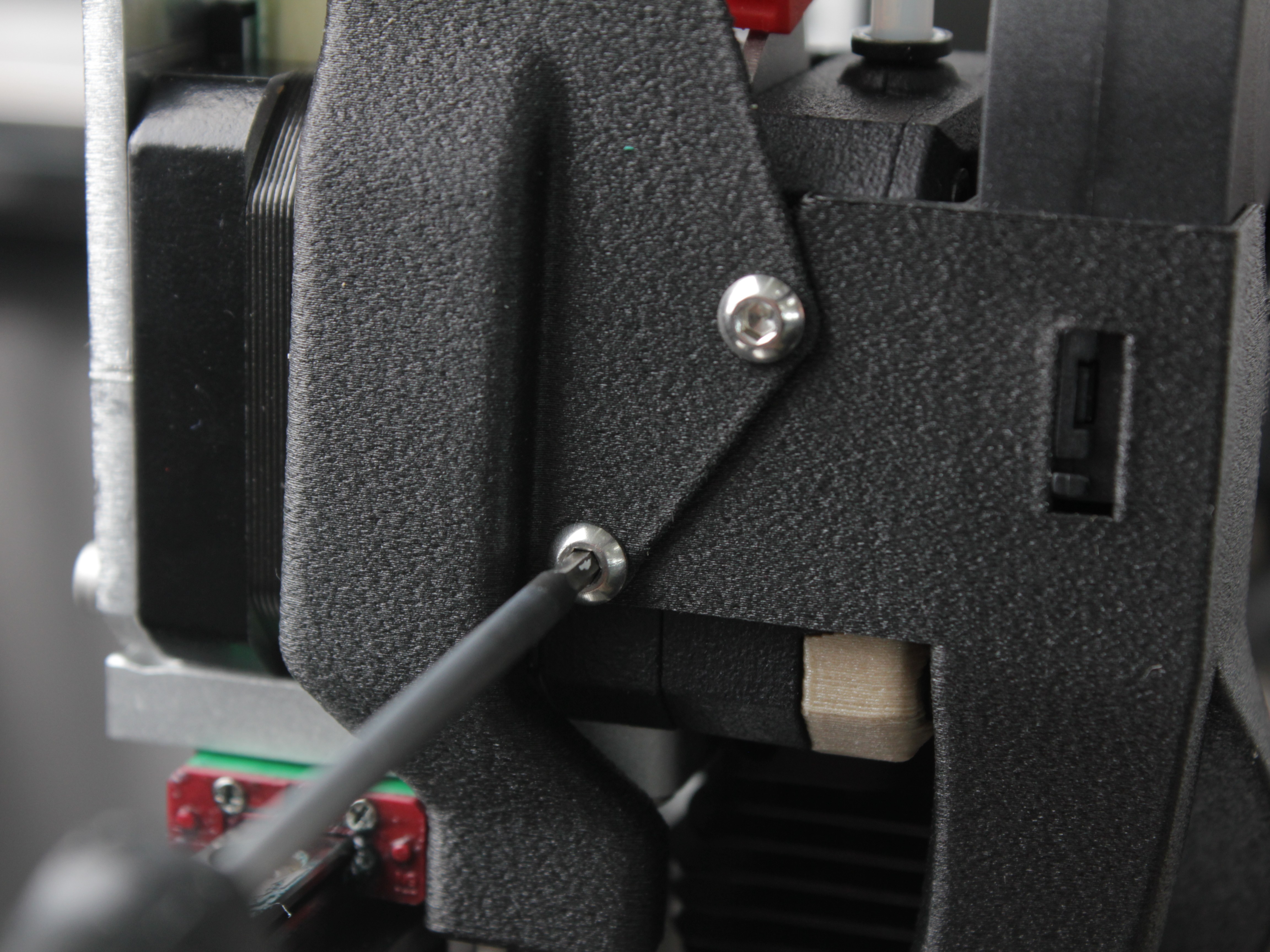 Extruder fan shroud and cable cover screw locations for removal