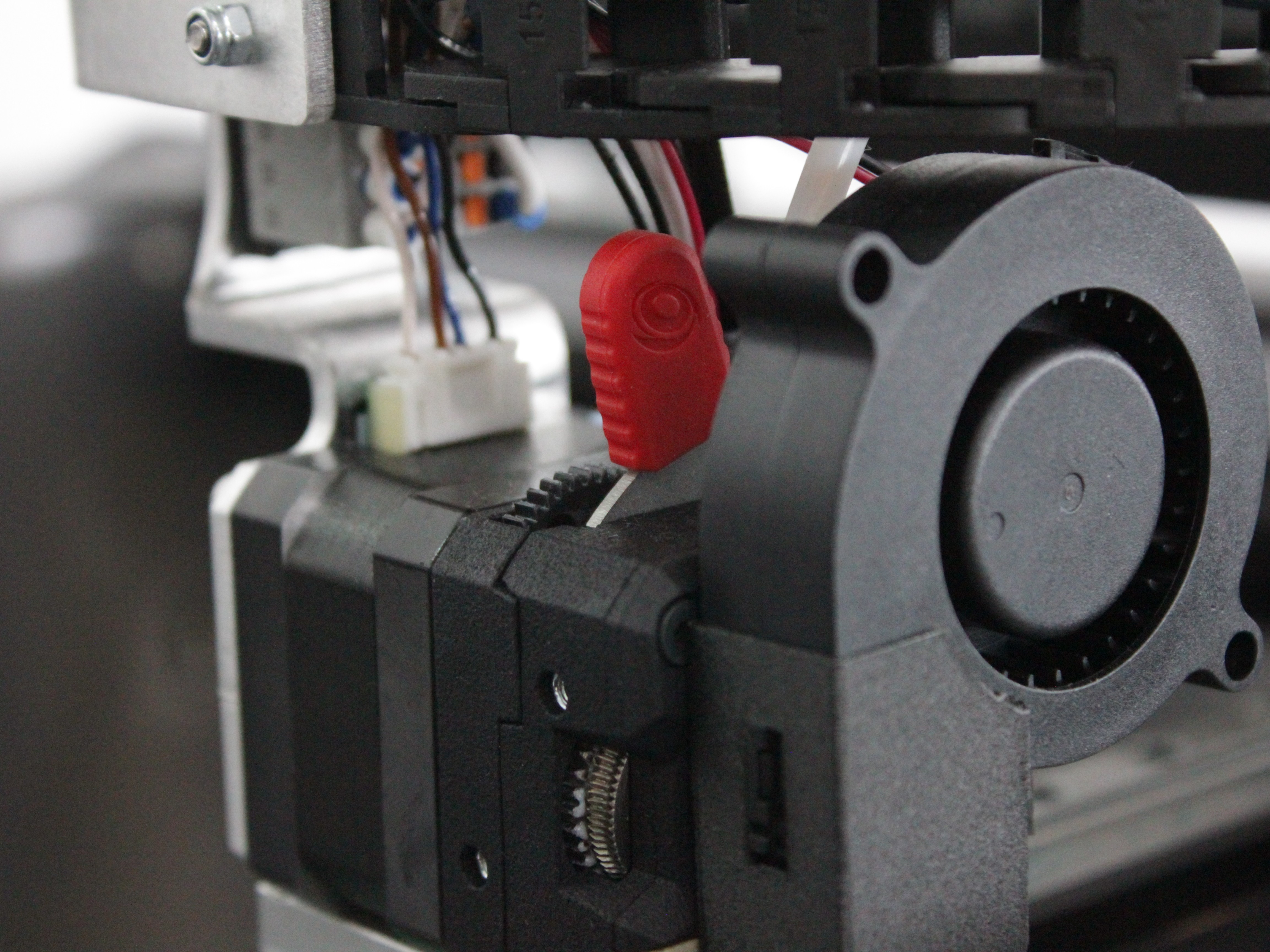 Extruder lever in position 0 (fully left) for manual filament loading