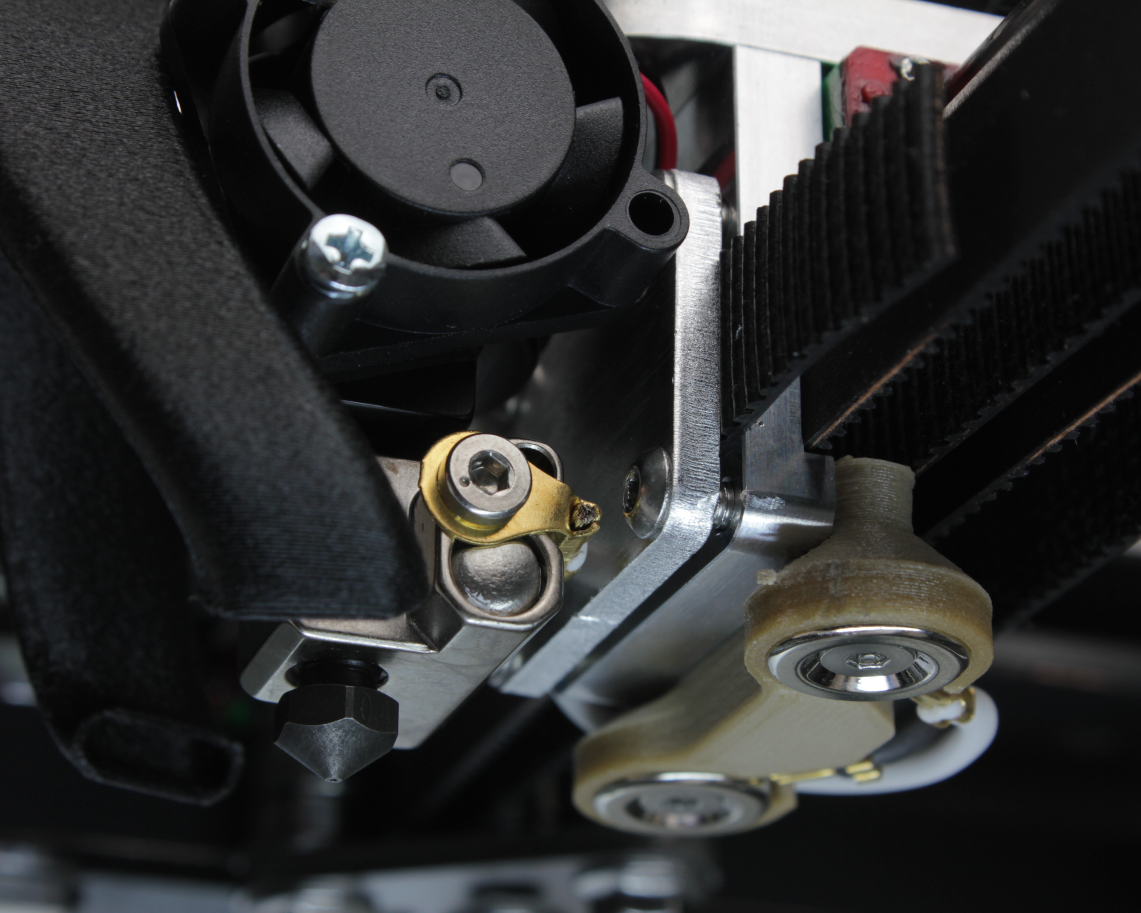 T0 signal lug on the heater block must not touch the grounded aluminum bracket – common cause of Z-Probe short circuit