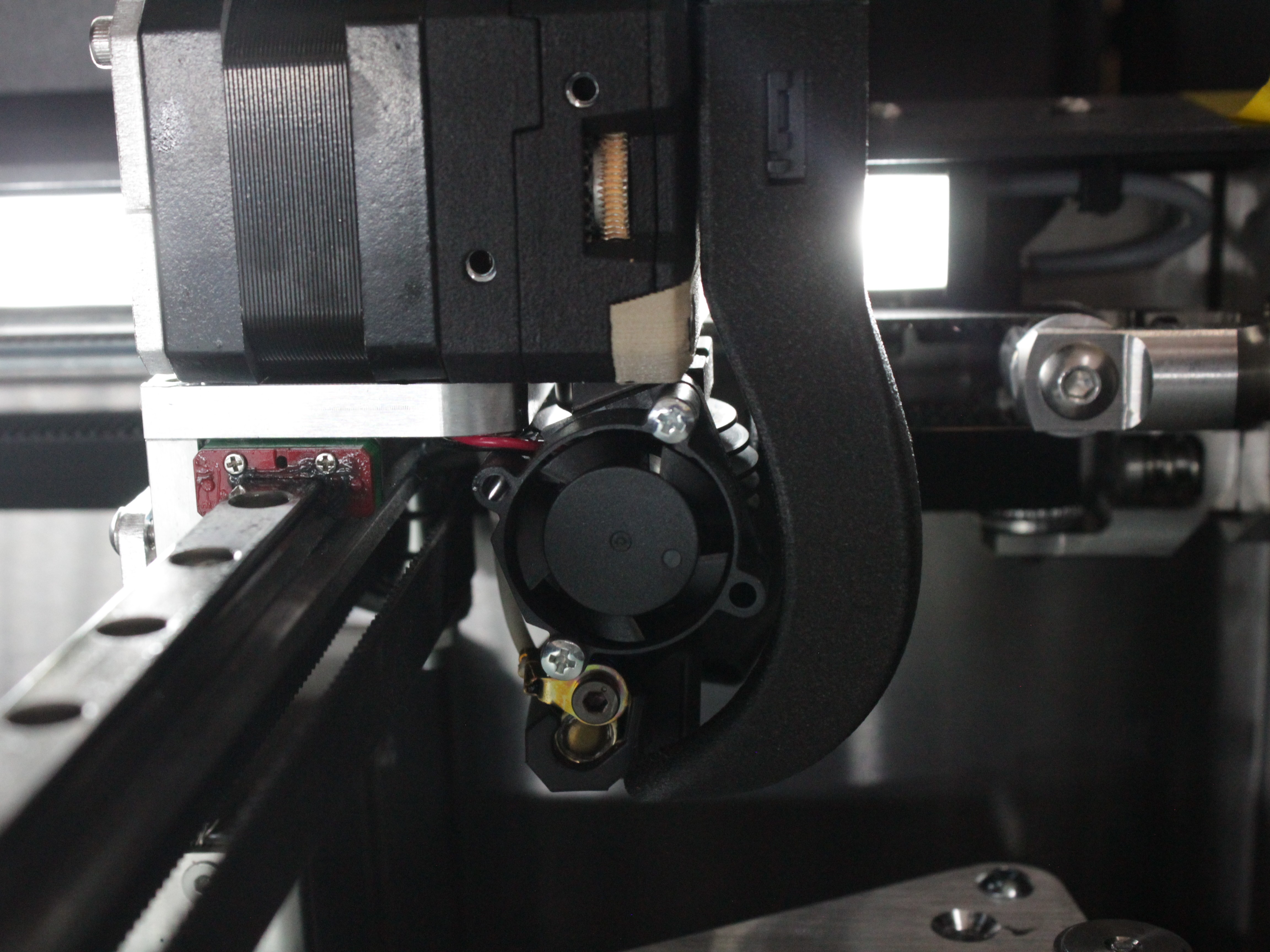 Hotend heatsink fan location and airflow direction