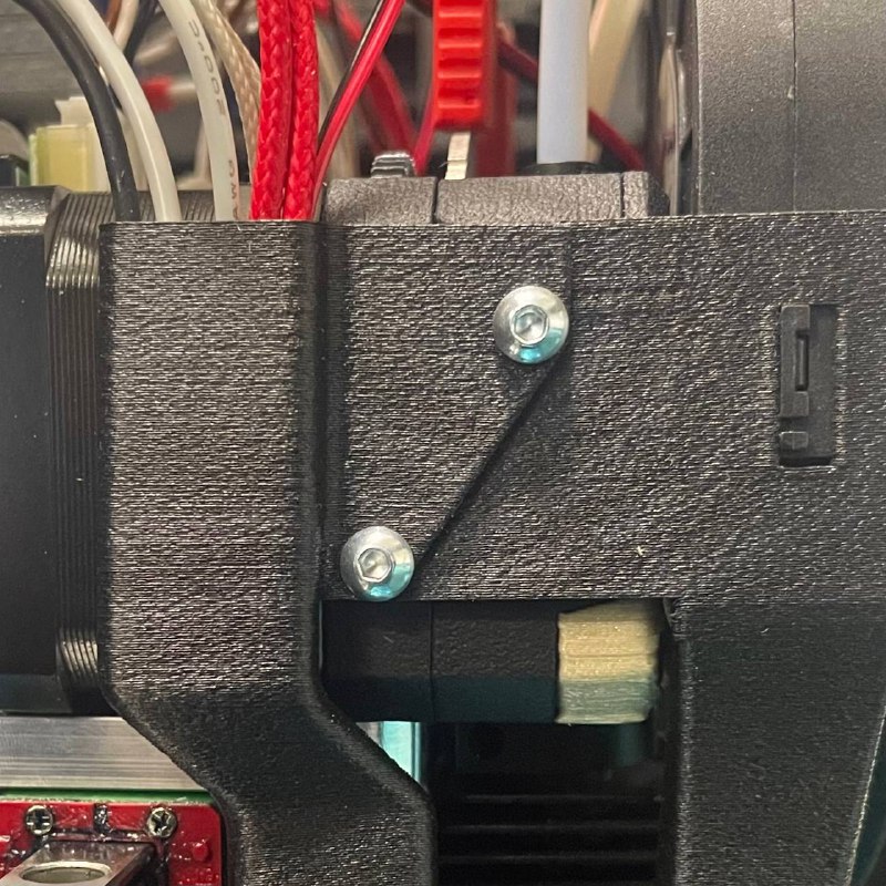Installed hotend fan with fanshroud
