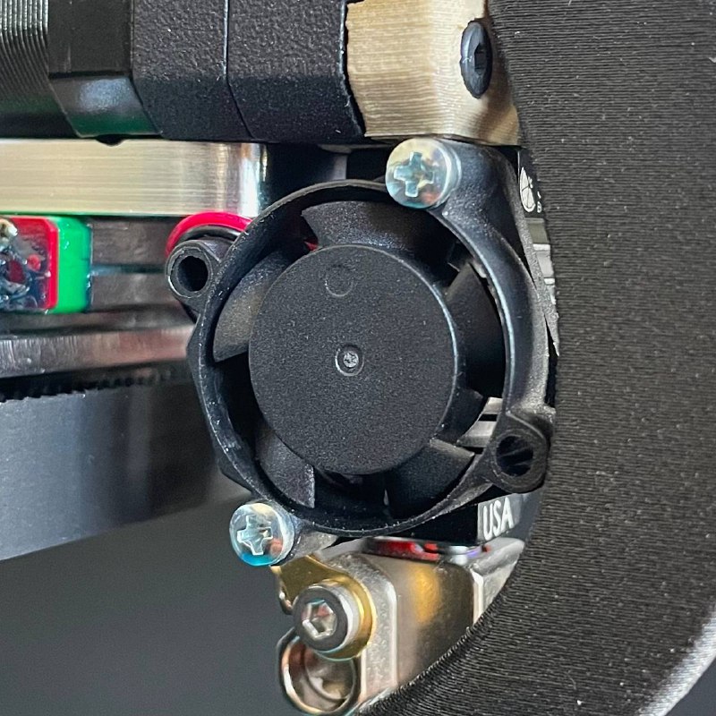 Hotend fan mounting location on radiator