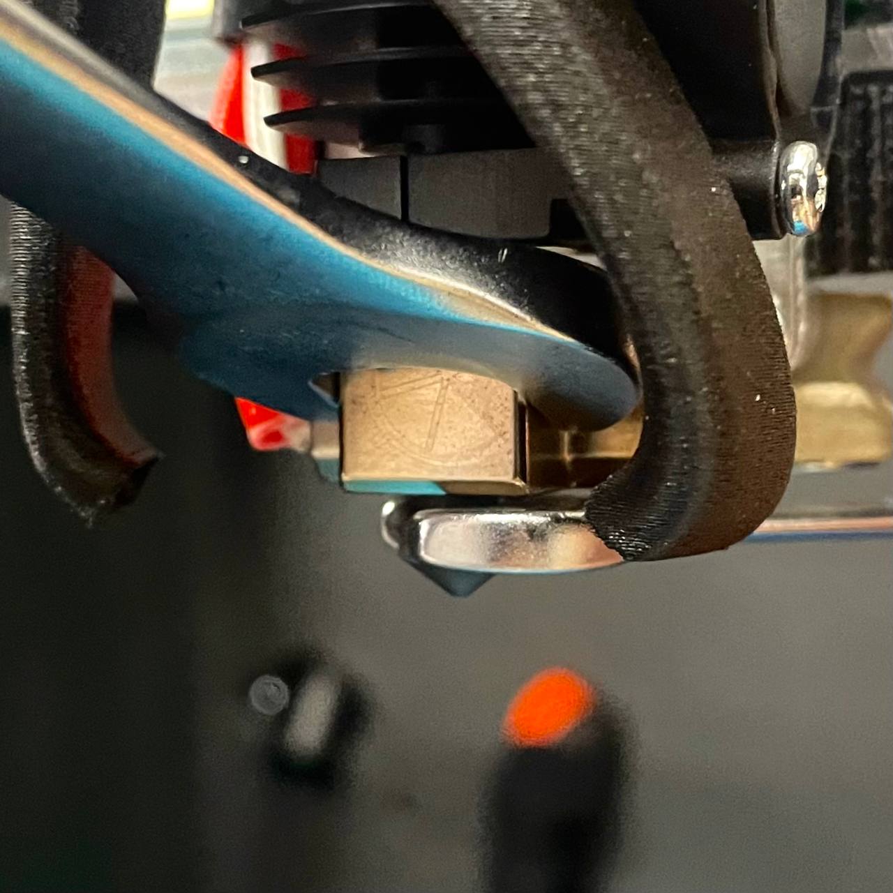 7 mm wrench on nozzle, tightening clockwise while heater block is secured