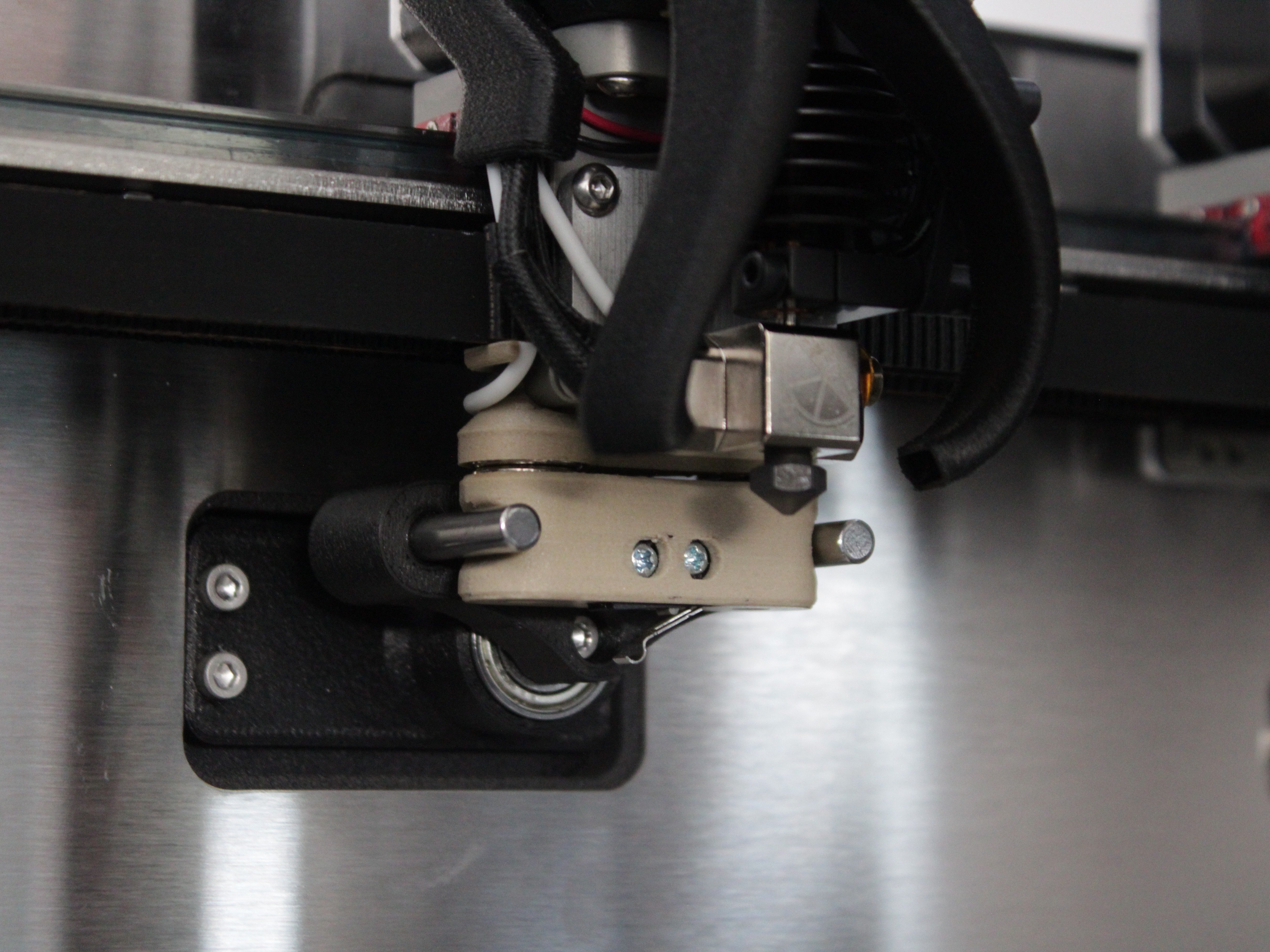 Side view \u2013 probe holder depth against dock for Y pickup tuning